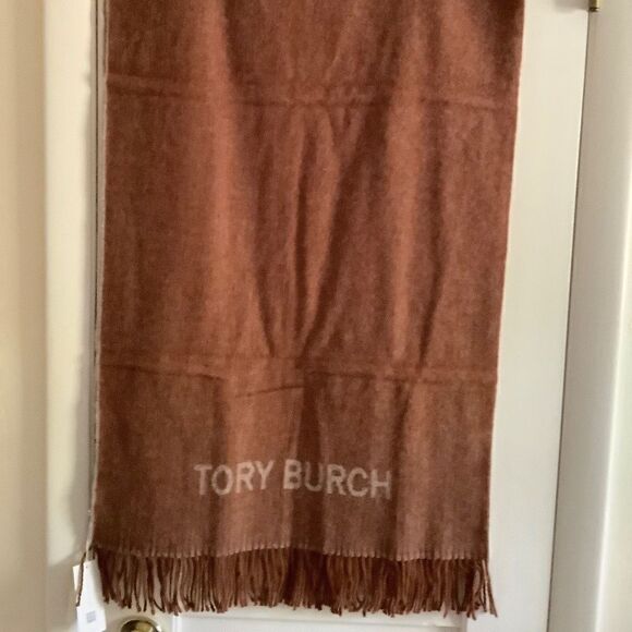 NWT tory BURCH 100% WOOL REVERSIBLE CINNAMON/BEIGE LARGE SCARF - Picture 5 of 15